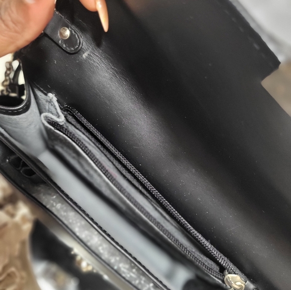 Dooney and bourke  clutch - Picture 5 of 14